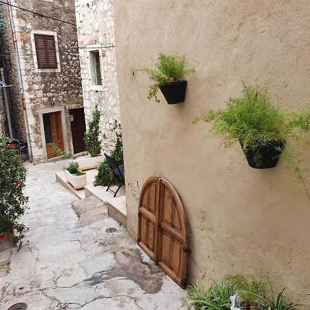 שיבניק Room With Shared Bathroom House Gorica מראה חיצוני תמונה