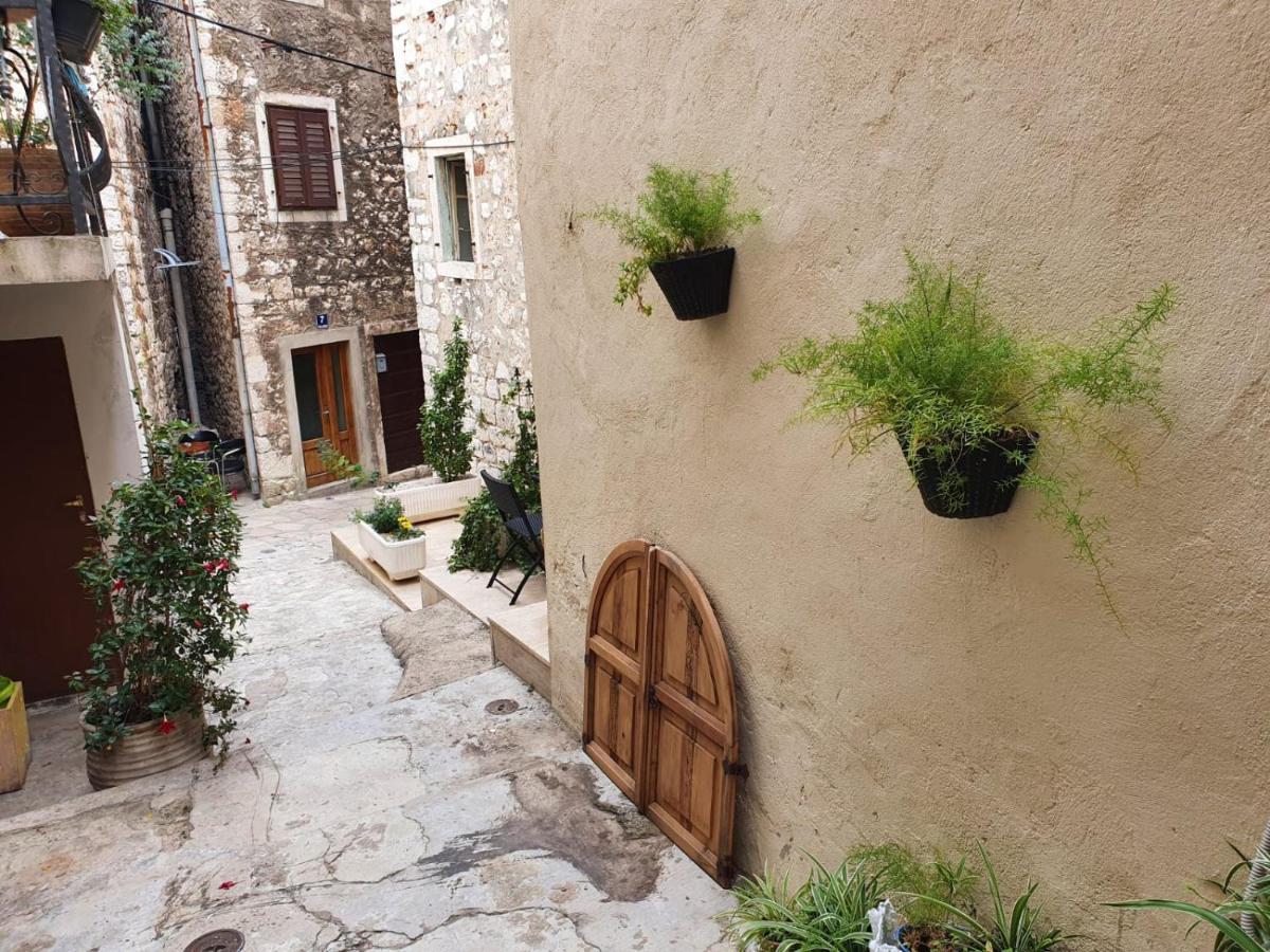 שיבניק Room With Shared Bathroom House Gorica מראה חיצוני תמונה